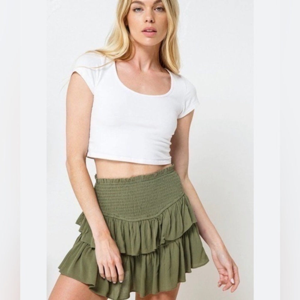 Vestique army, green Ruffle layered elastic waist mini skirt skort size small